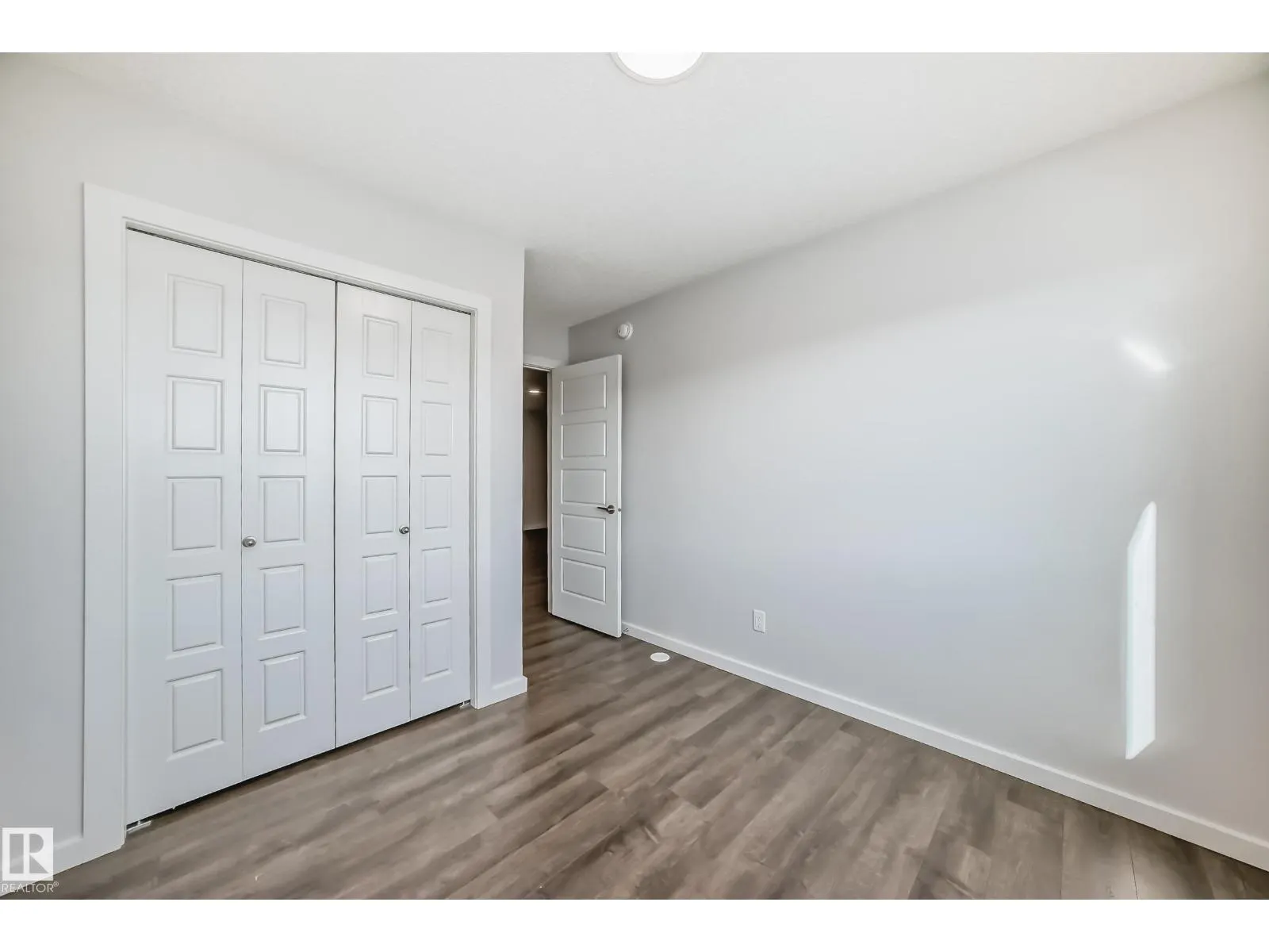 8723 221 ST NW