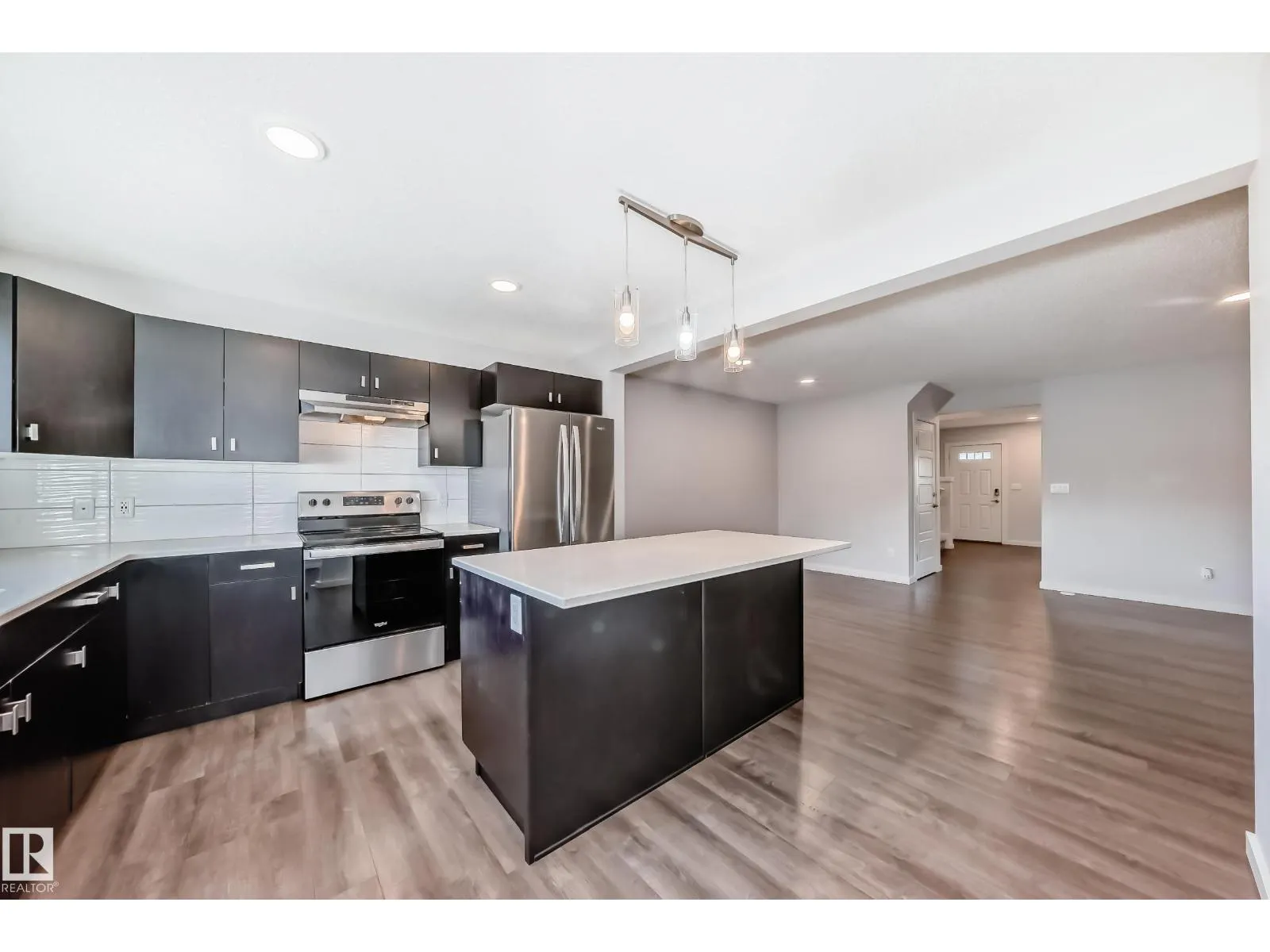 8723 221 ST NW