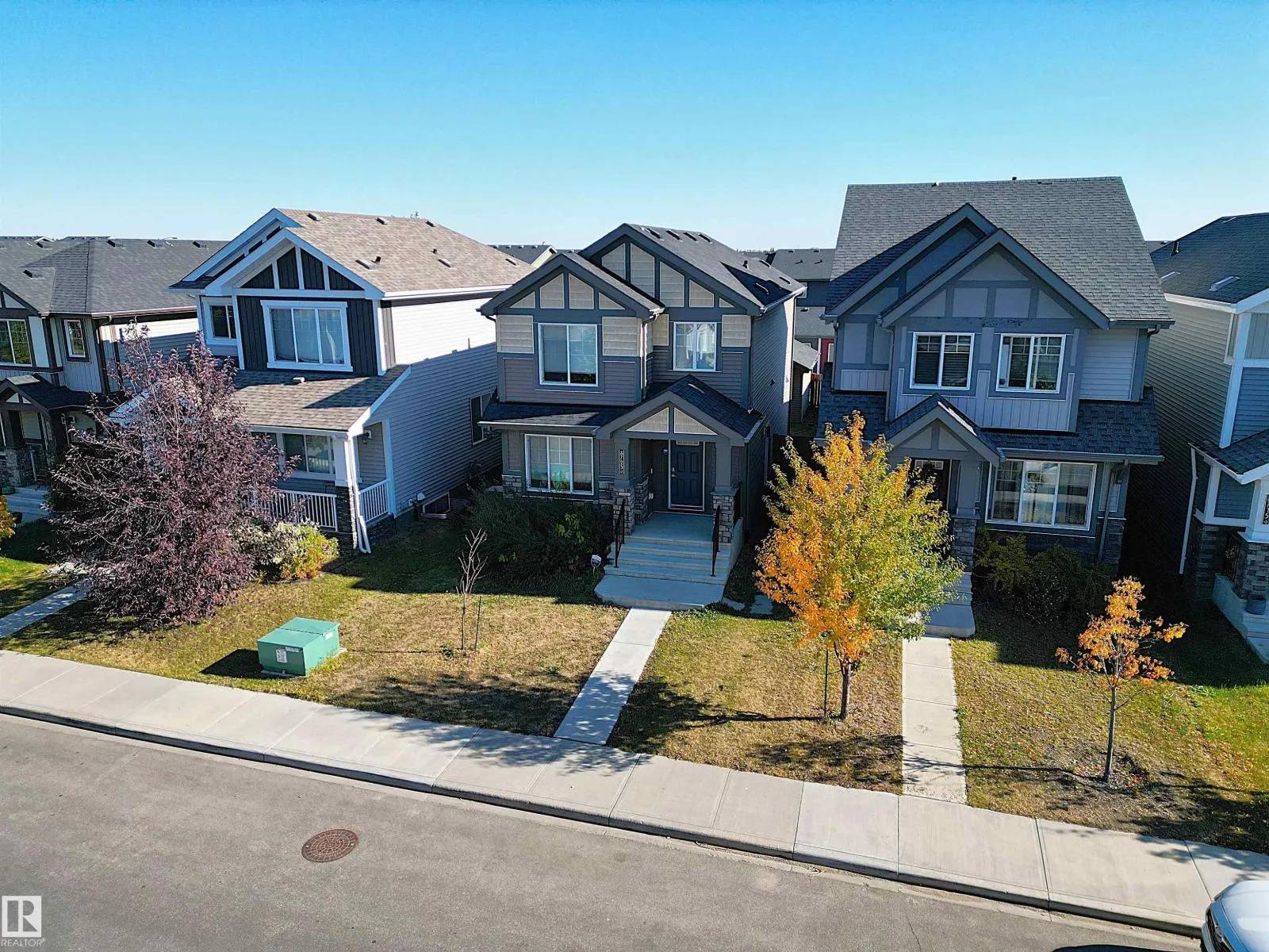 8723 221 ST NW