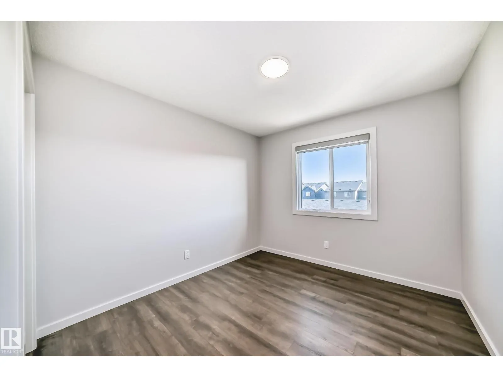 8723 221 ST NW