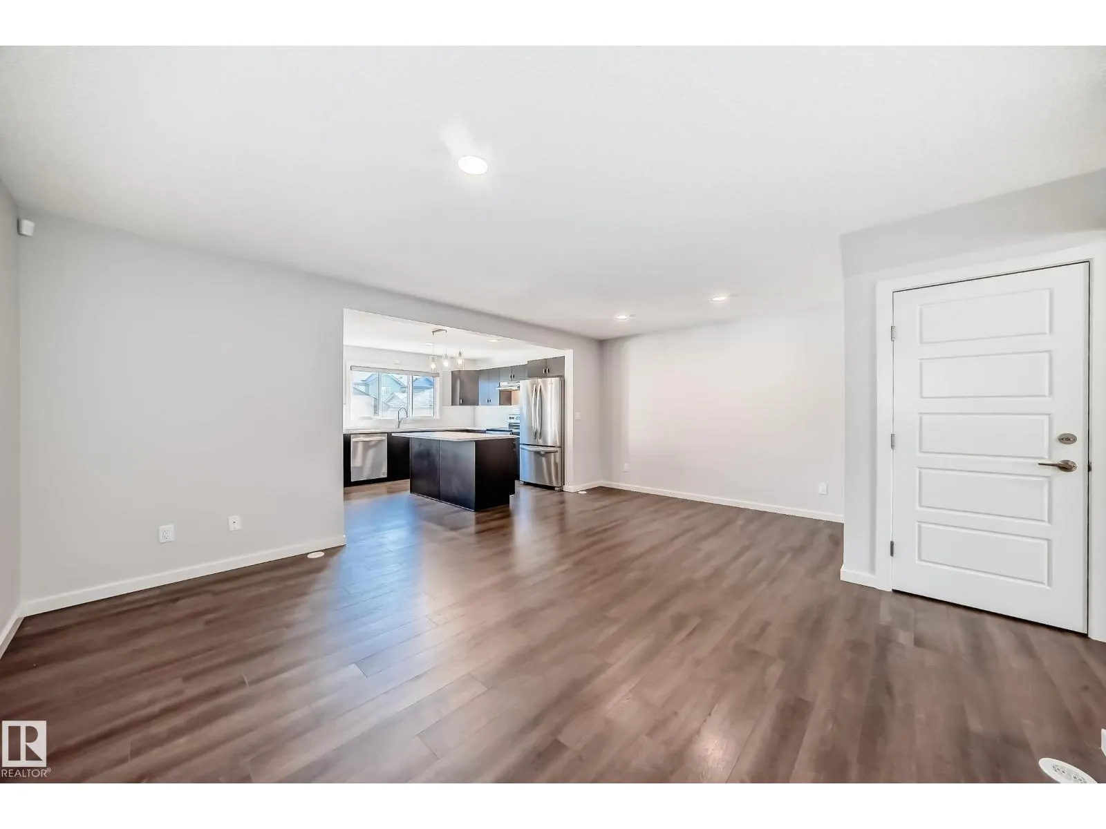 8723 221 ST NW