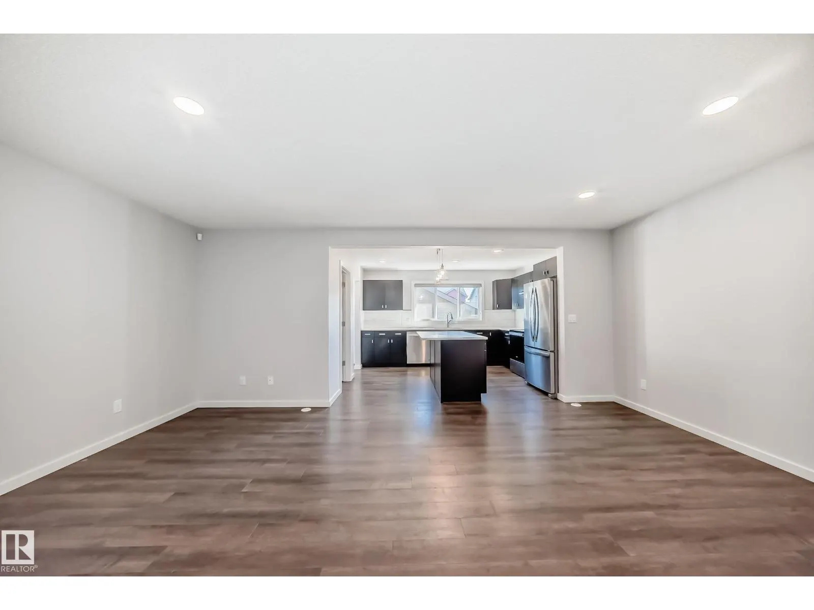 8723 221 ST NW