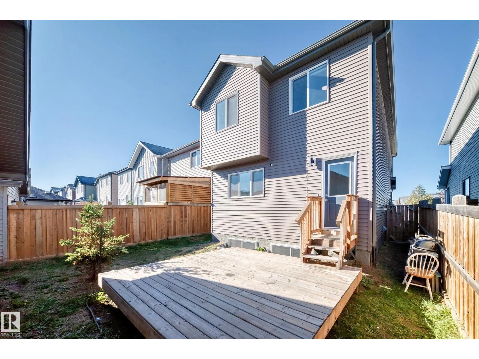 8723 221 ST NW