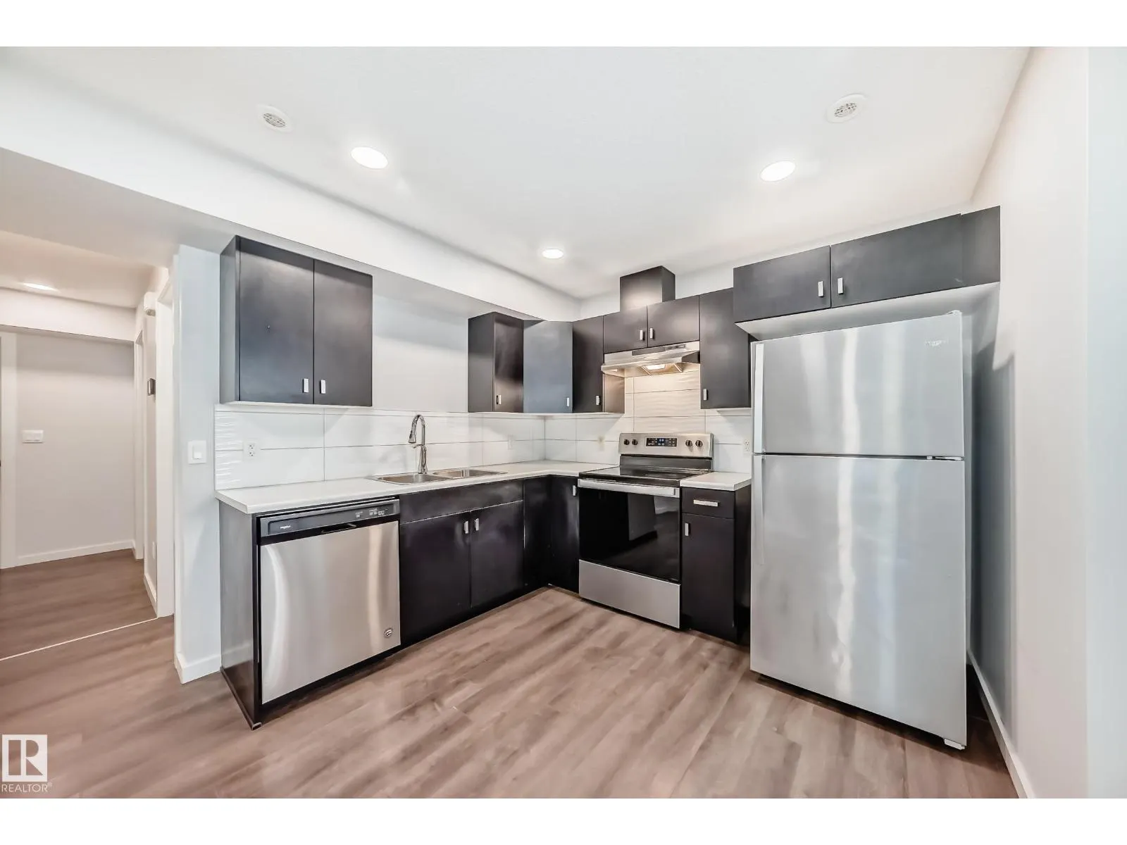 8723 221 ST NW
