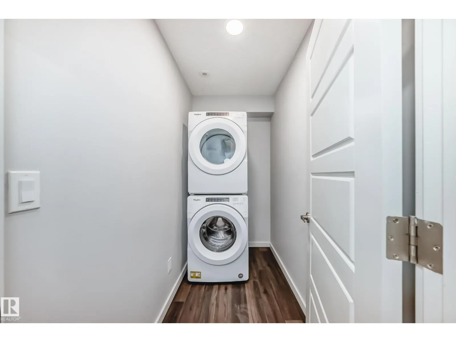 8723 221 ST NW
