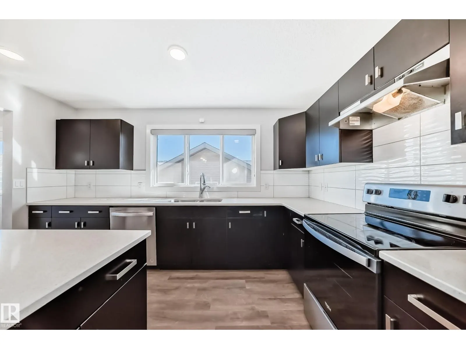 8723 221 ST NW