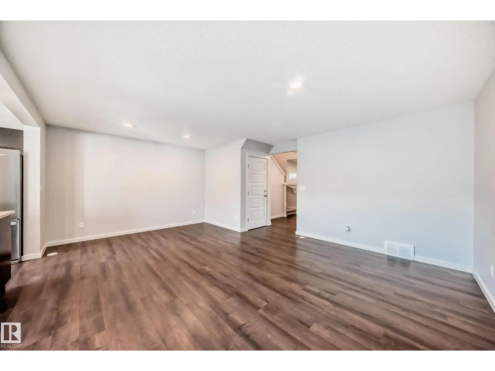 8723 221 ST NW