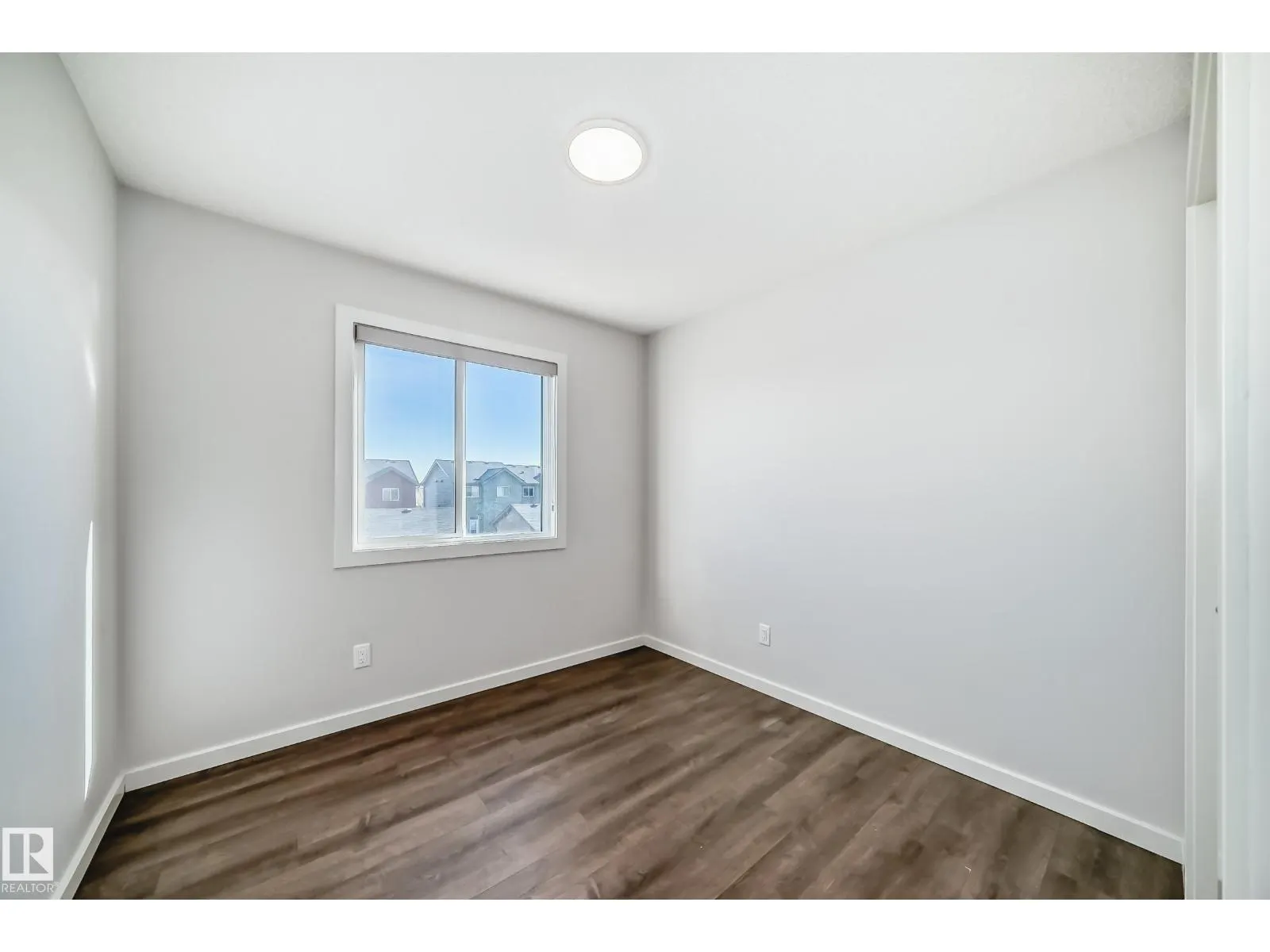 8723 221 ST NW