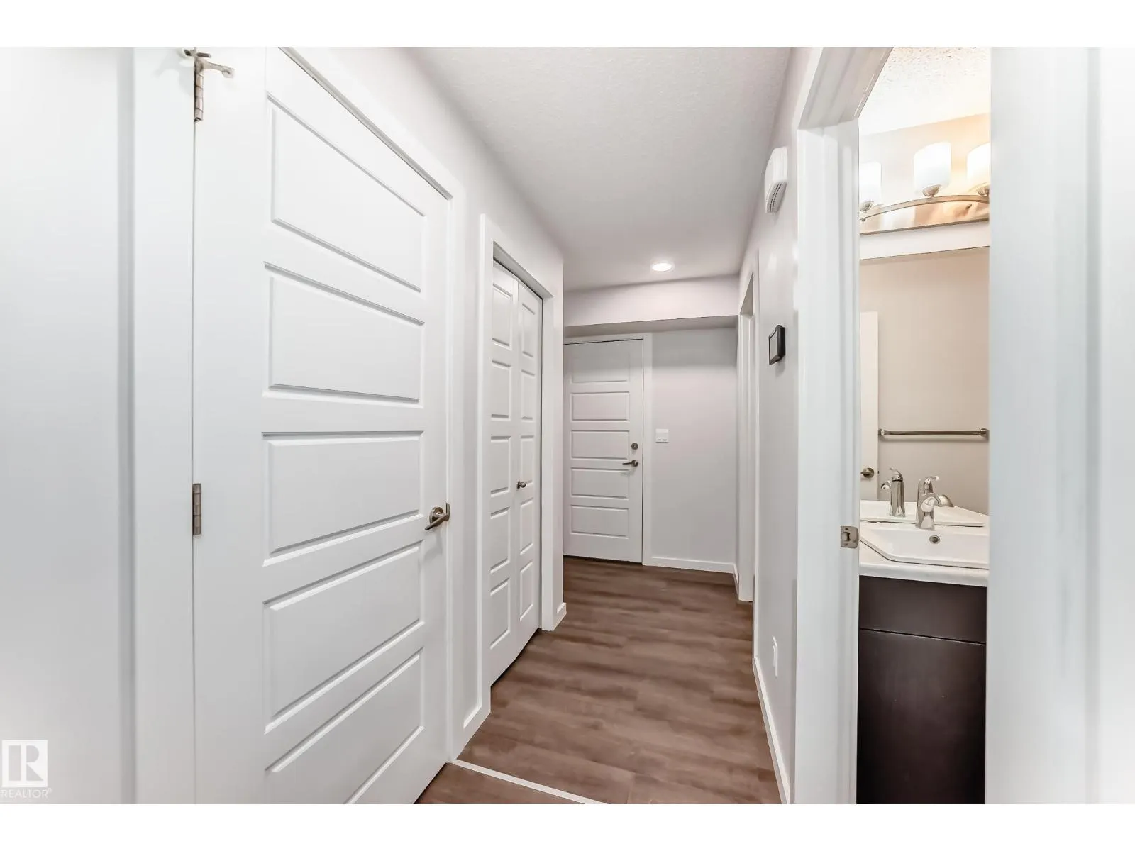 8723 221 ST NW