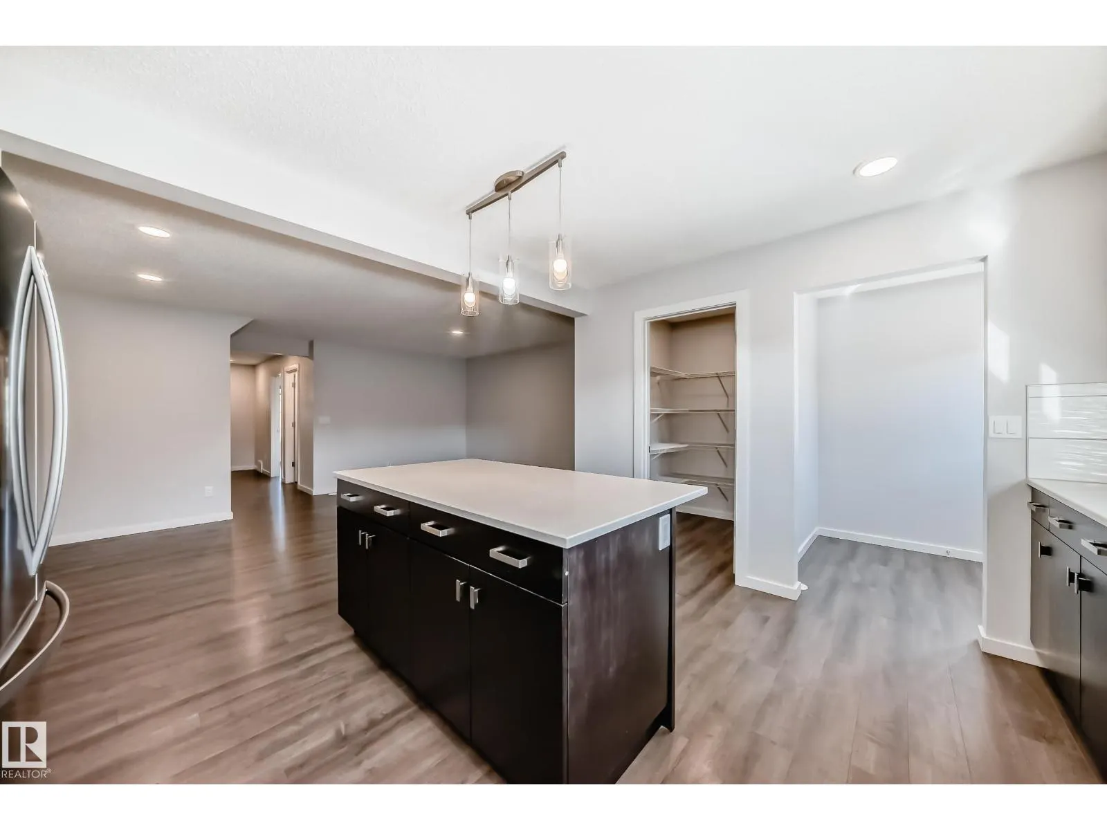 8723 221 ST NW