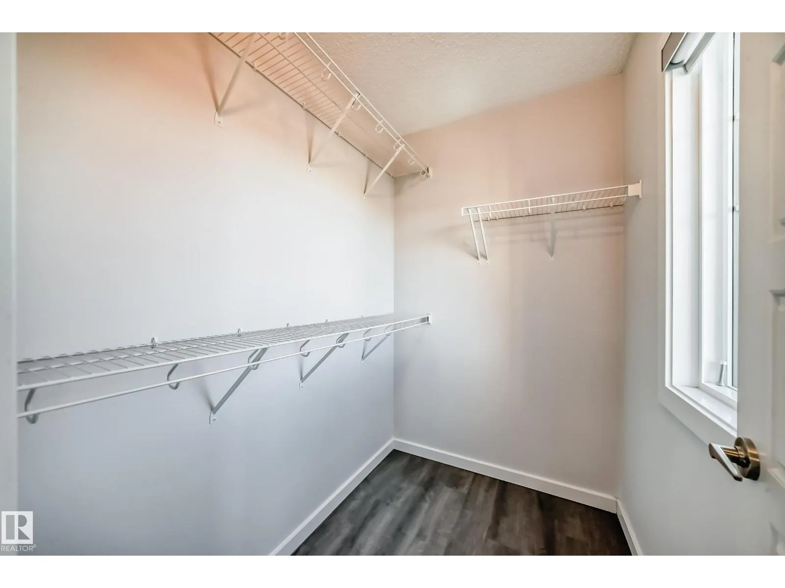 8723 221 ST NW
