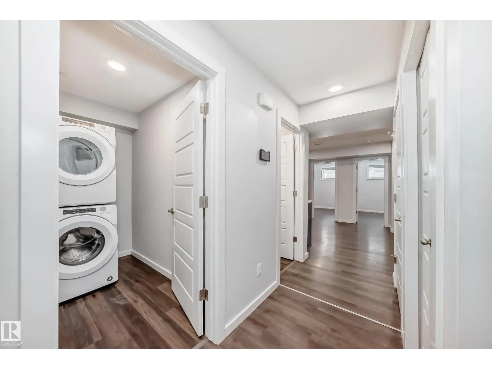 8723 221 ST NW