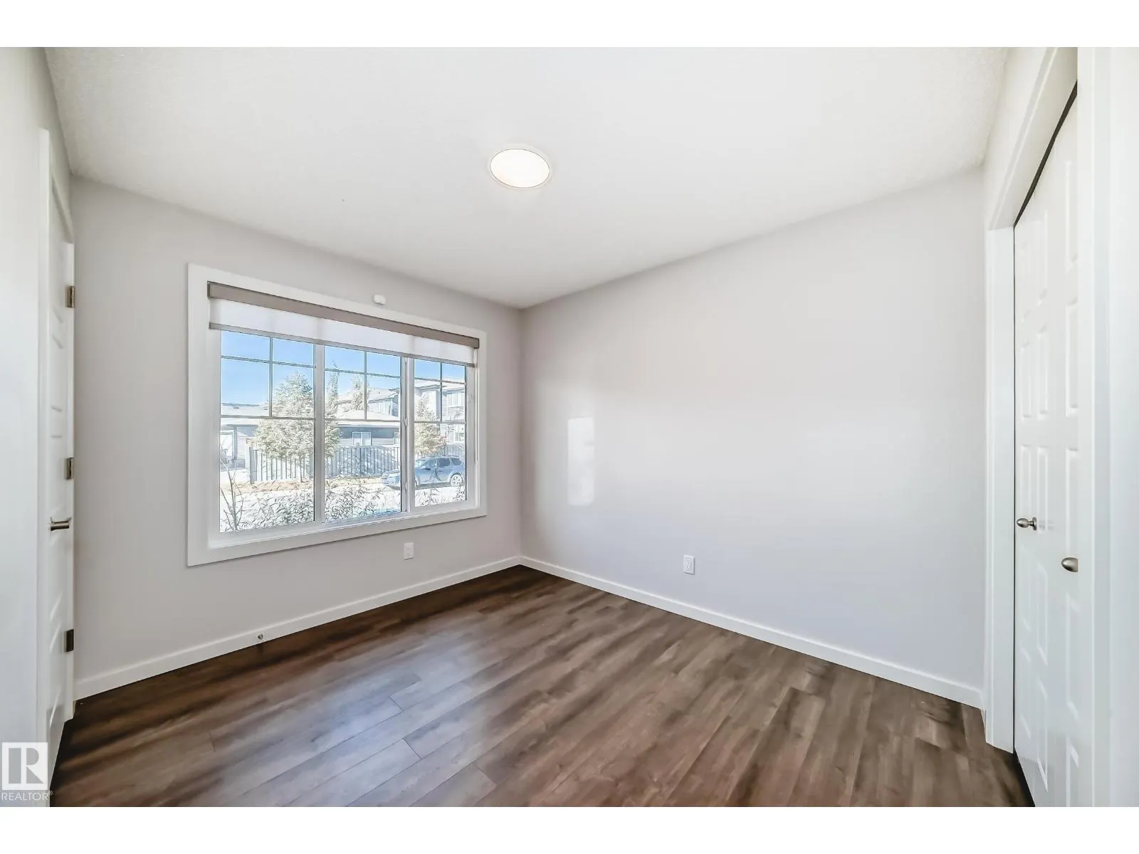 8723 221 ST NW