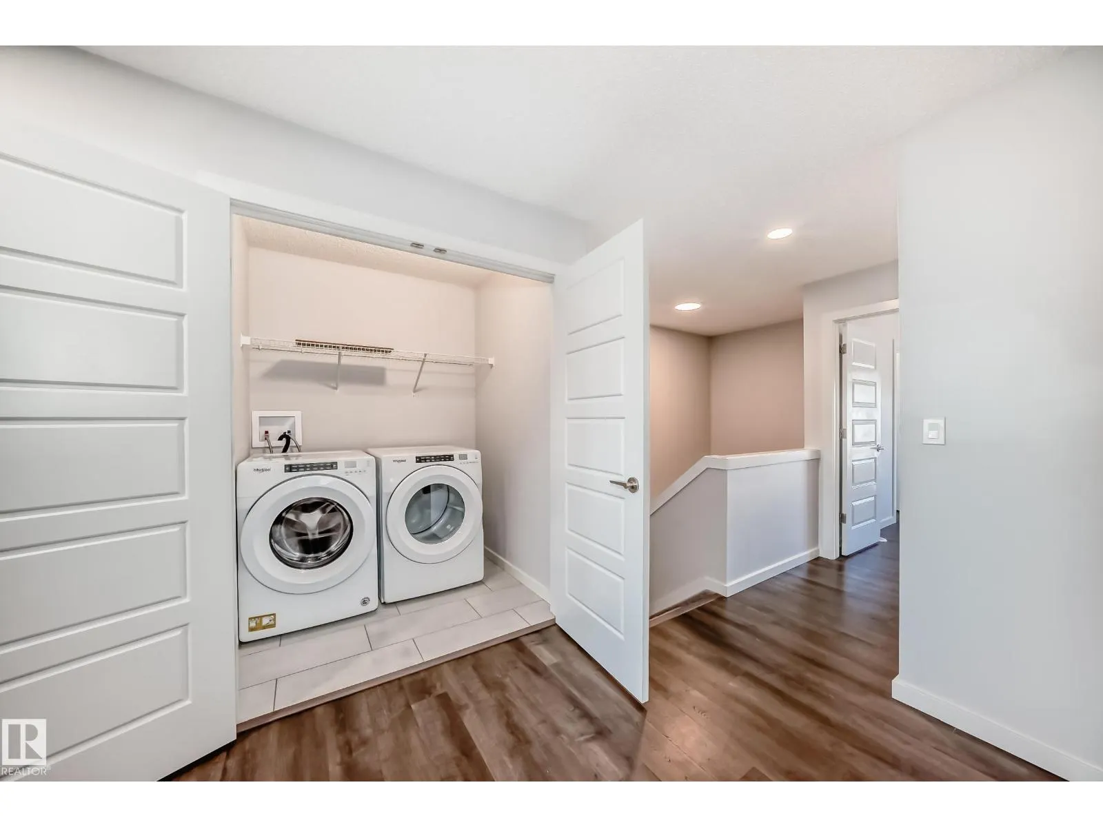 8723 221 ST NW