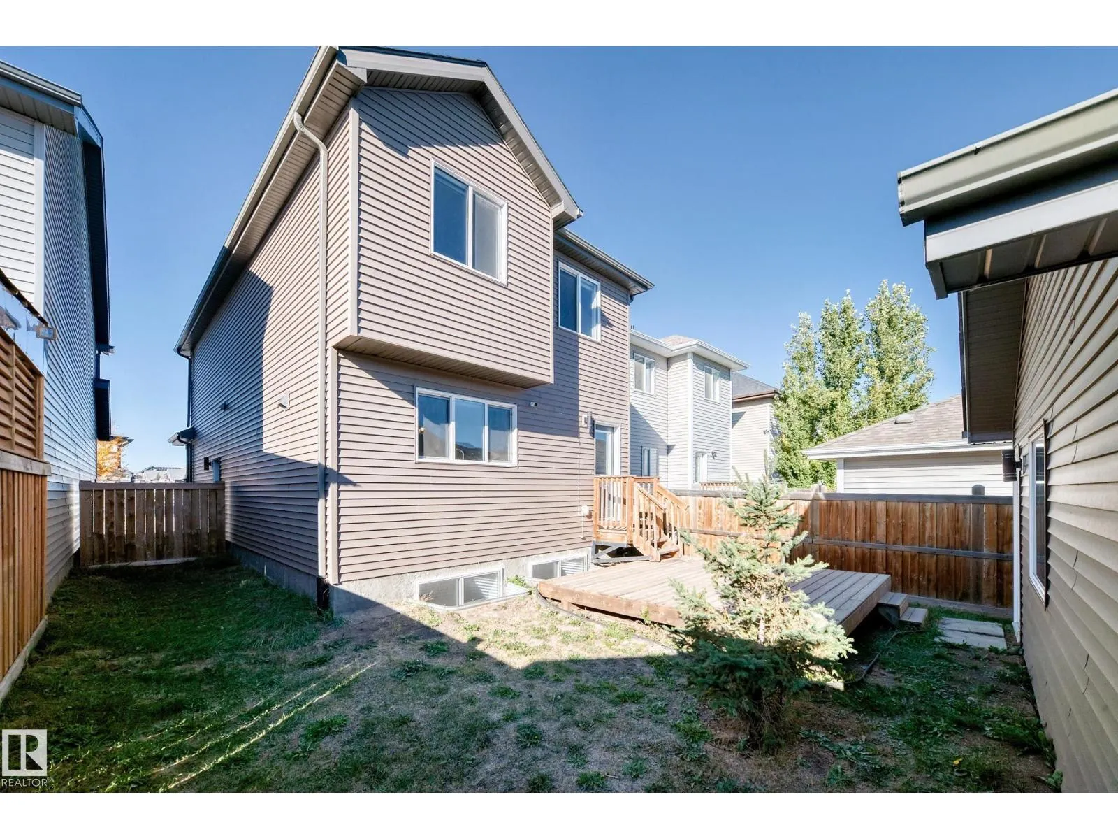 8723 221 ST NW