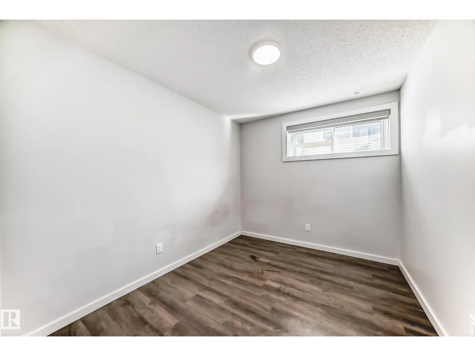 8723 221 ST NW