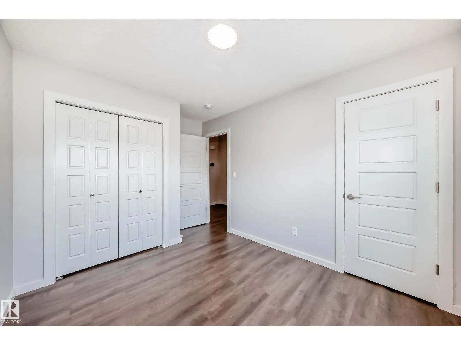 8723 221 ST NW