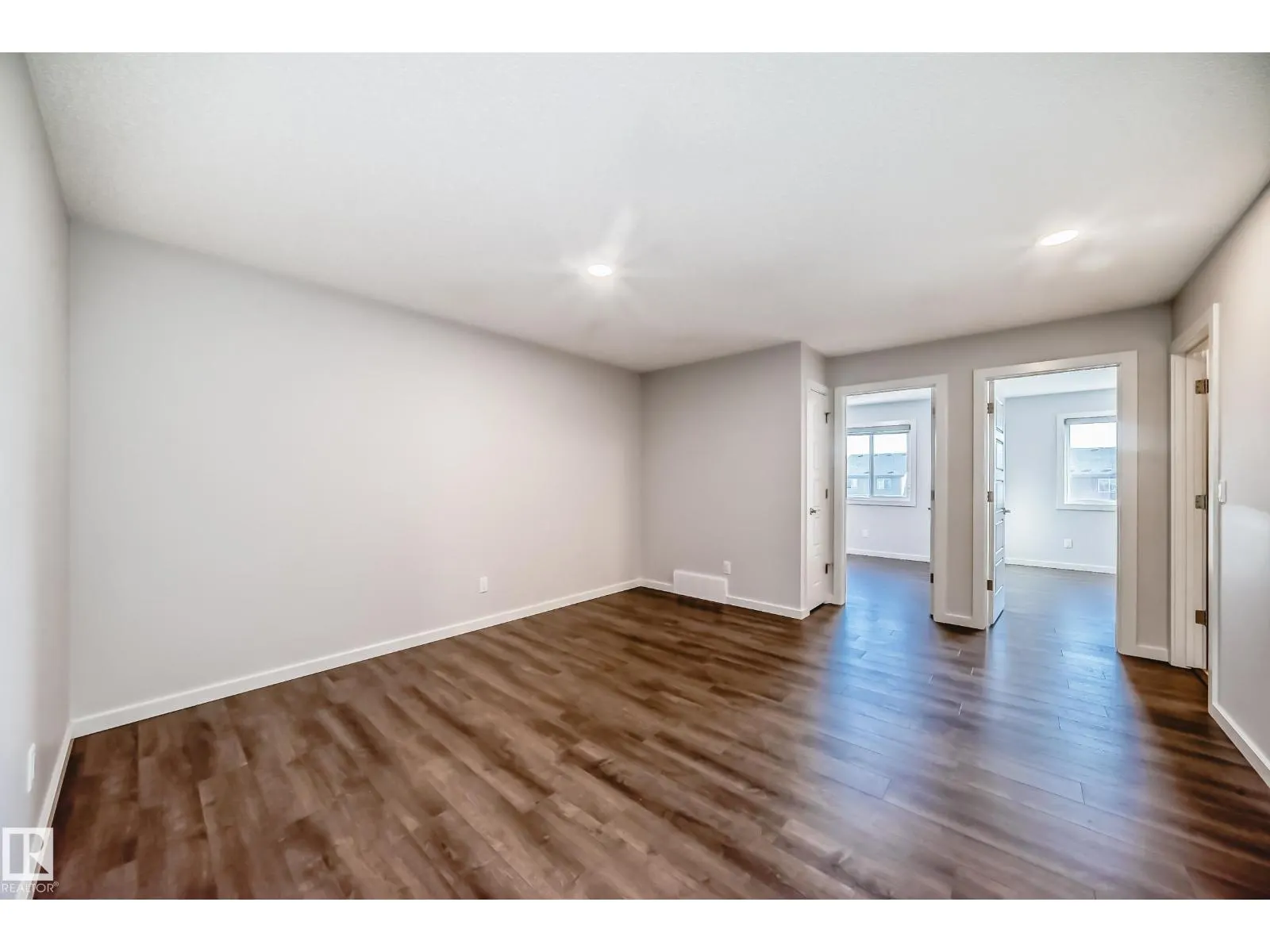 8723 221 ST NW