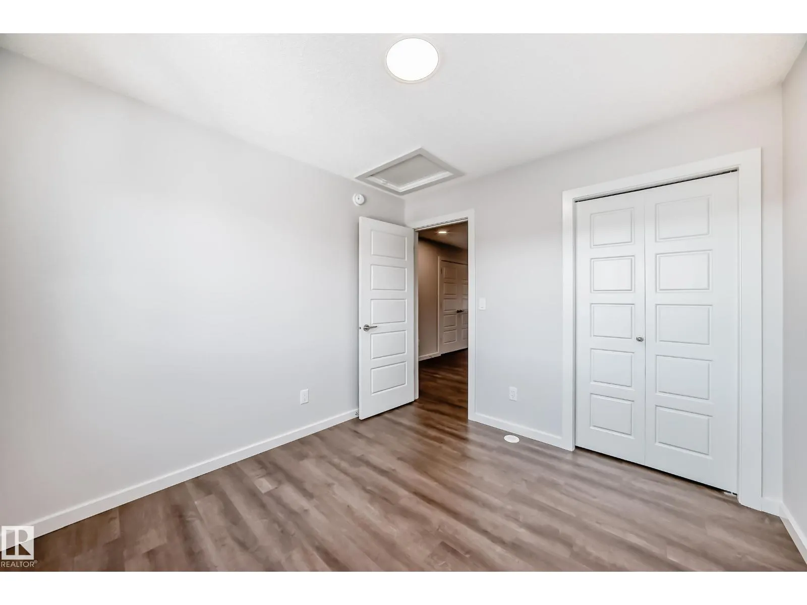 8723 221 ST NW