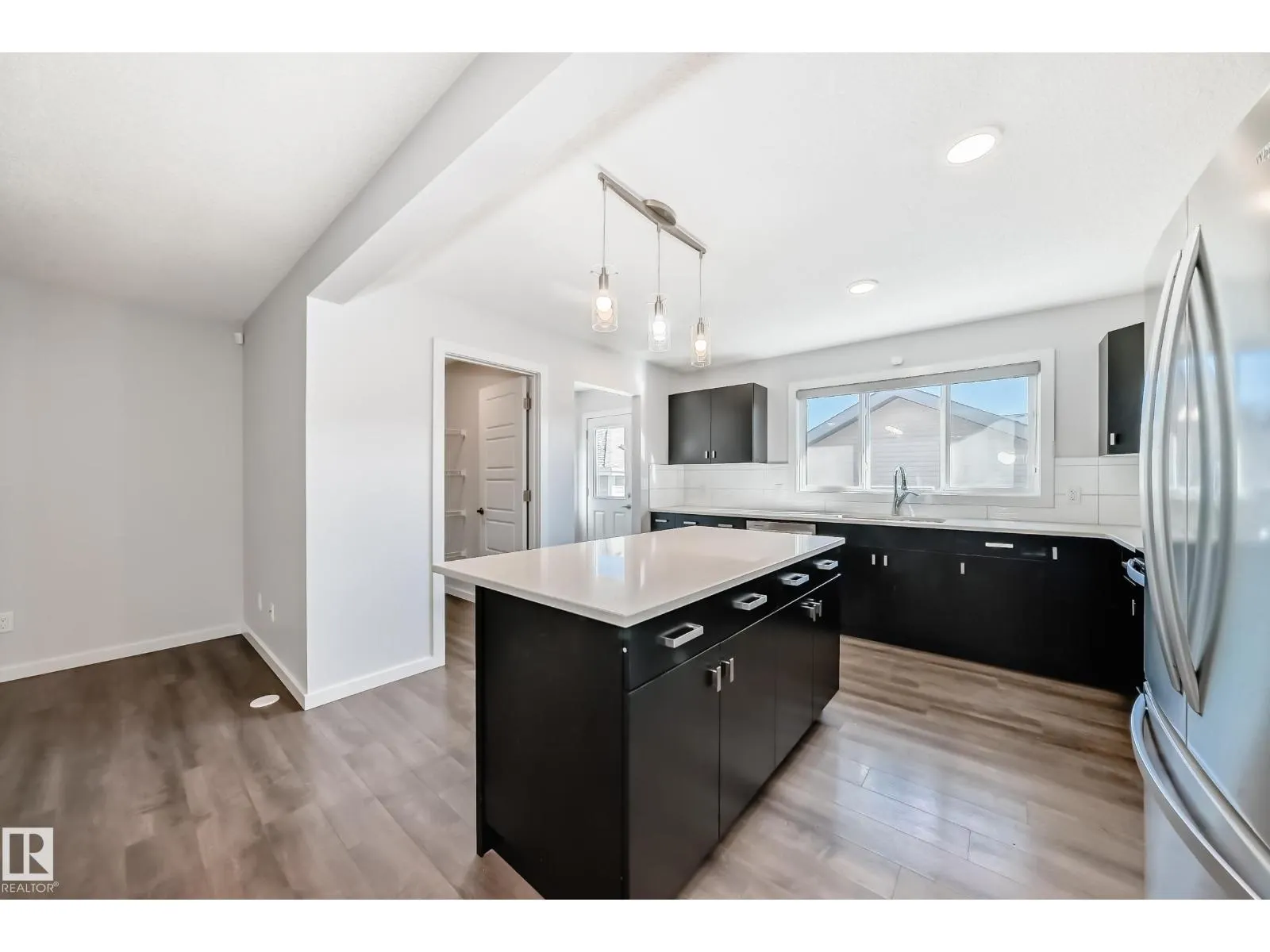 8723 221 ST NW