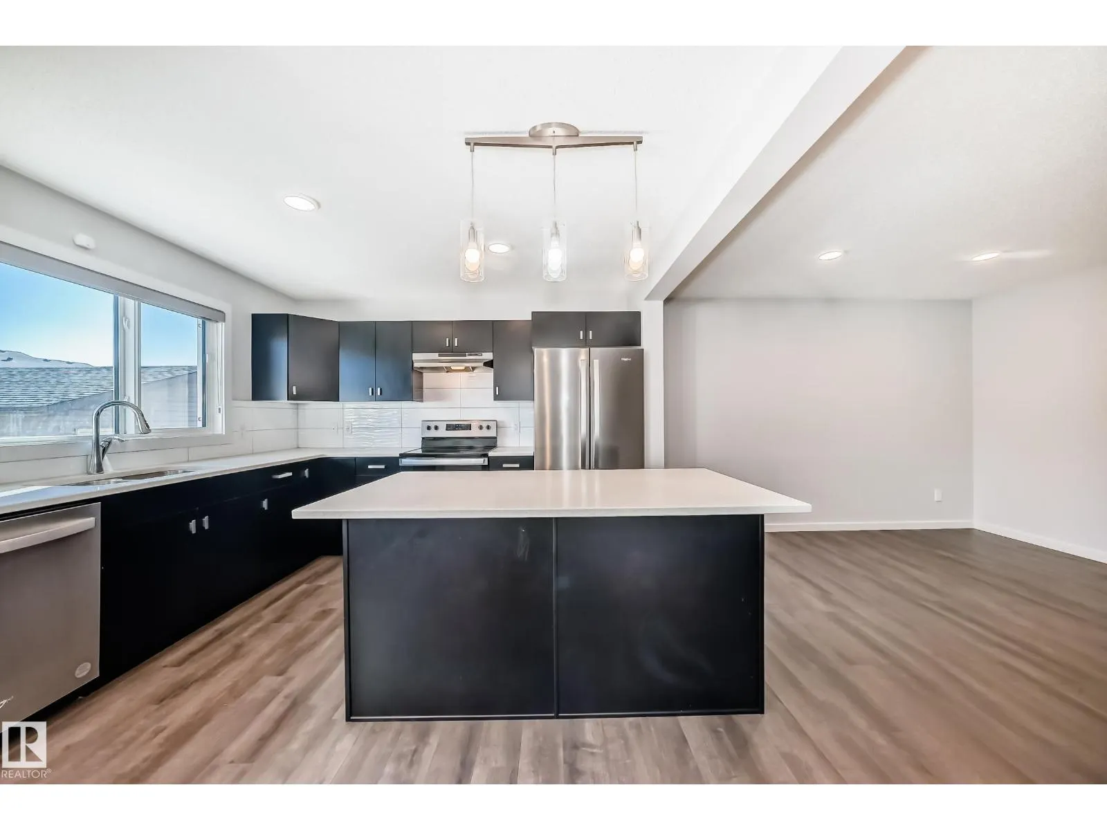 8723 221 ST NW