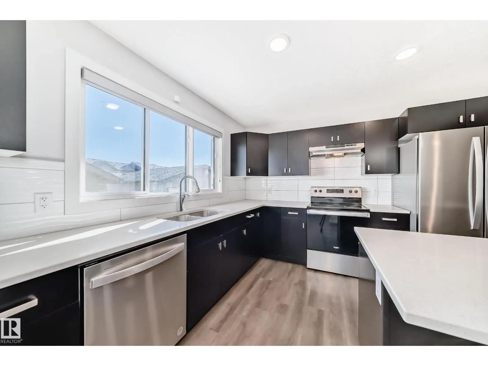 8723 221 ST NW
