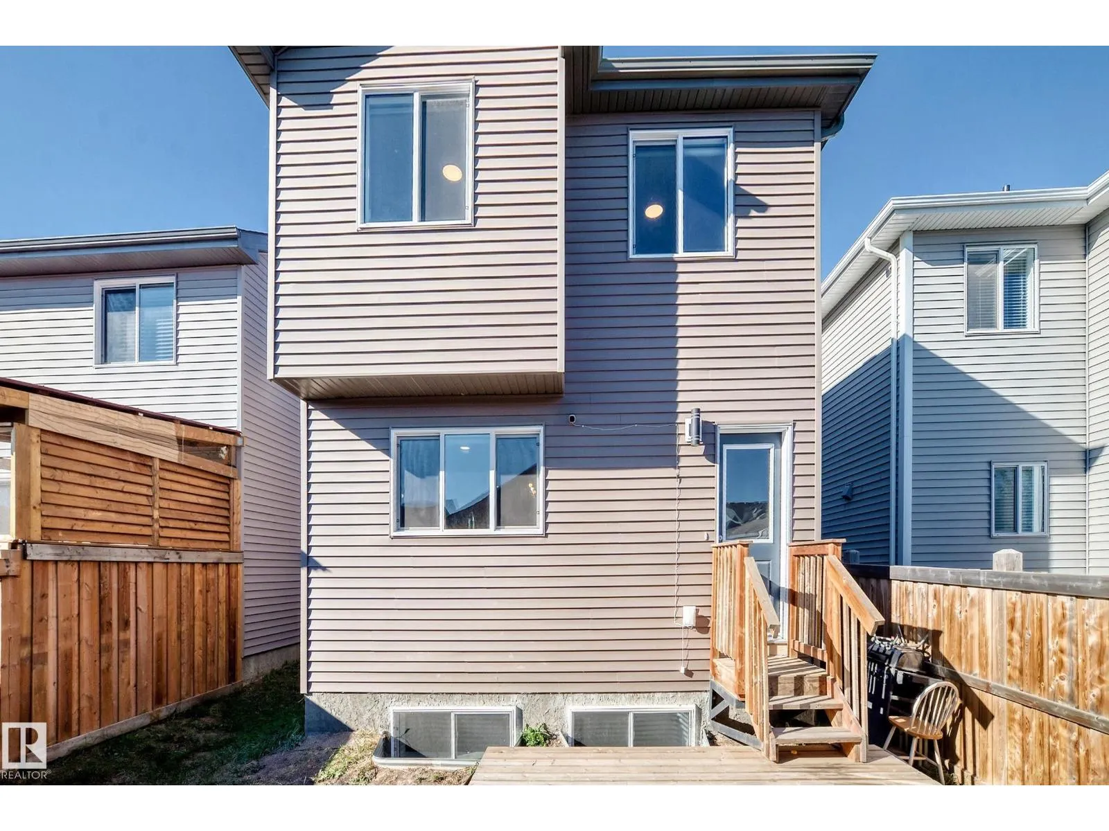8723 221 ST NW