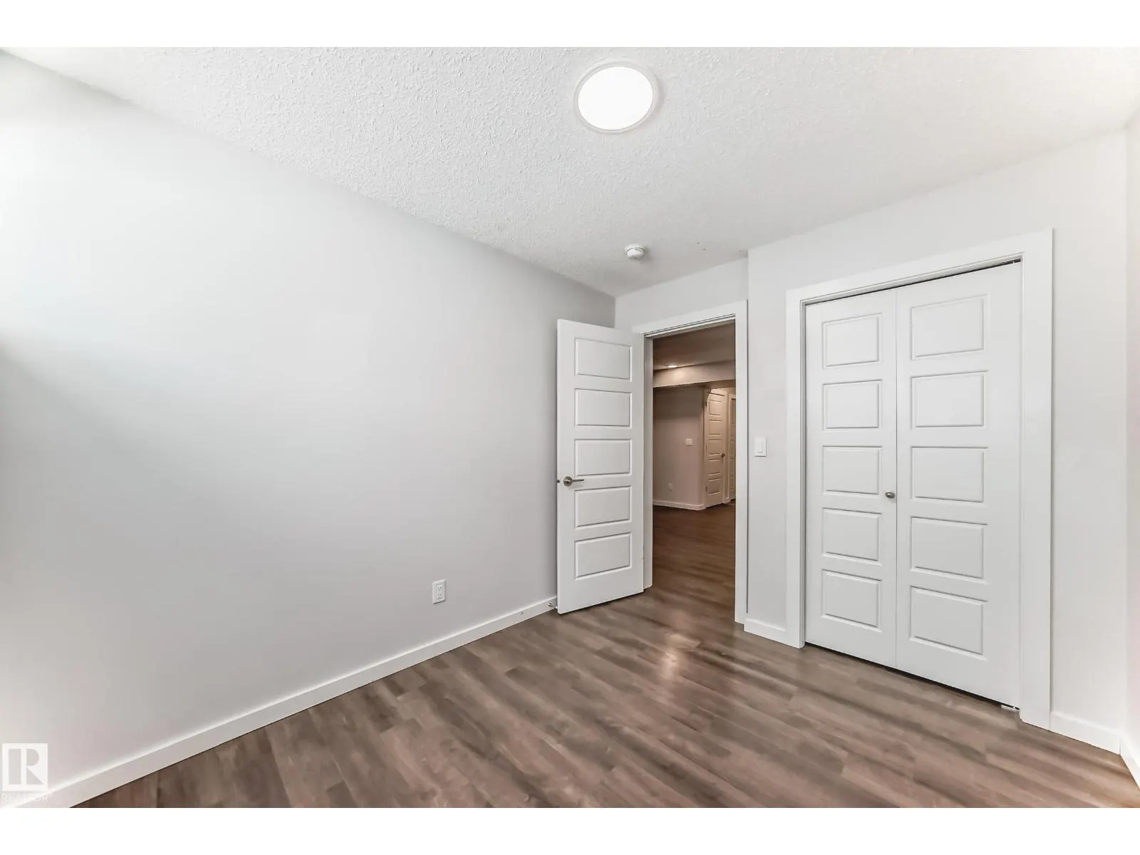 8723 221 ST NW