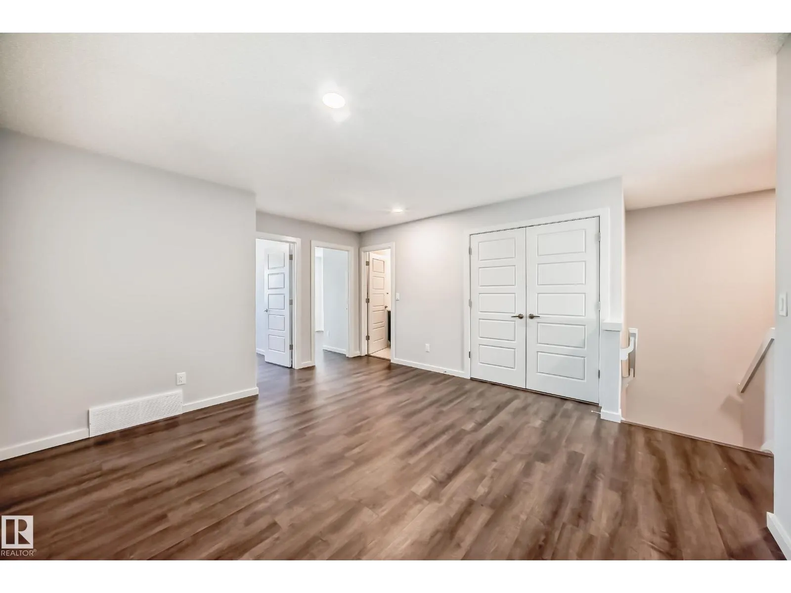 8723 221 ST NW