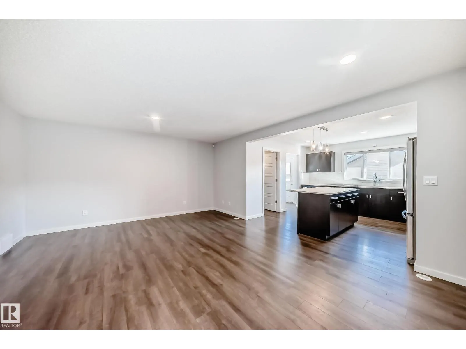8723 221 ST NW