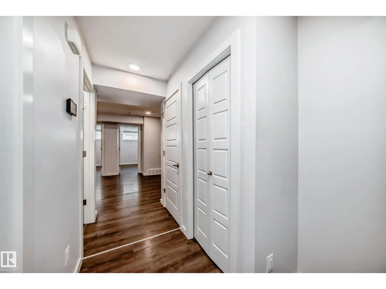 8723 221 ST NW