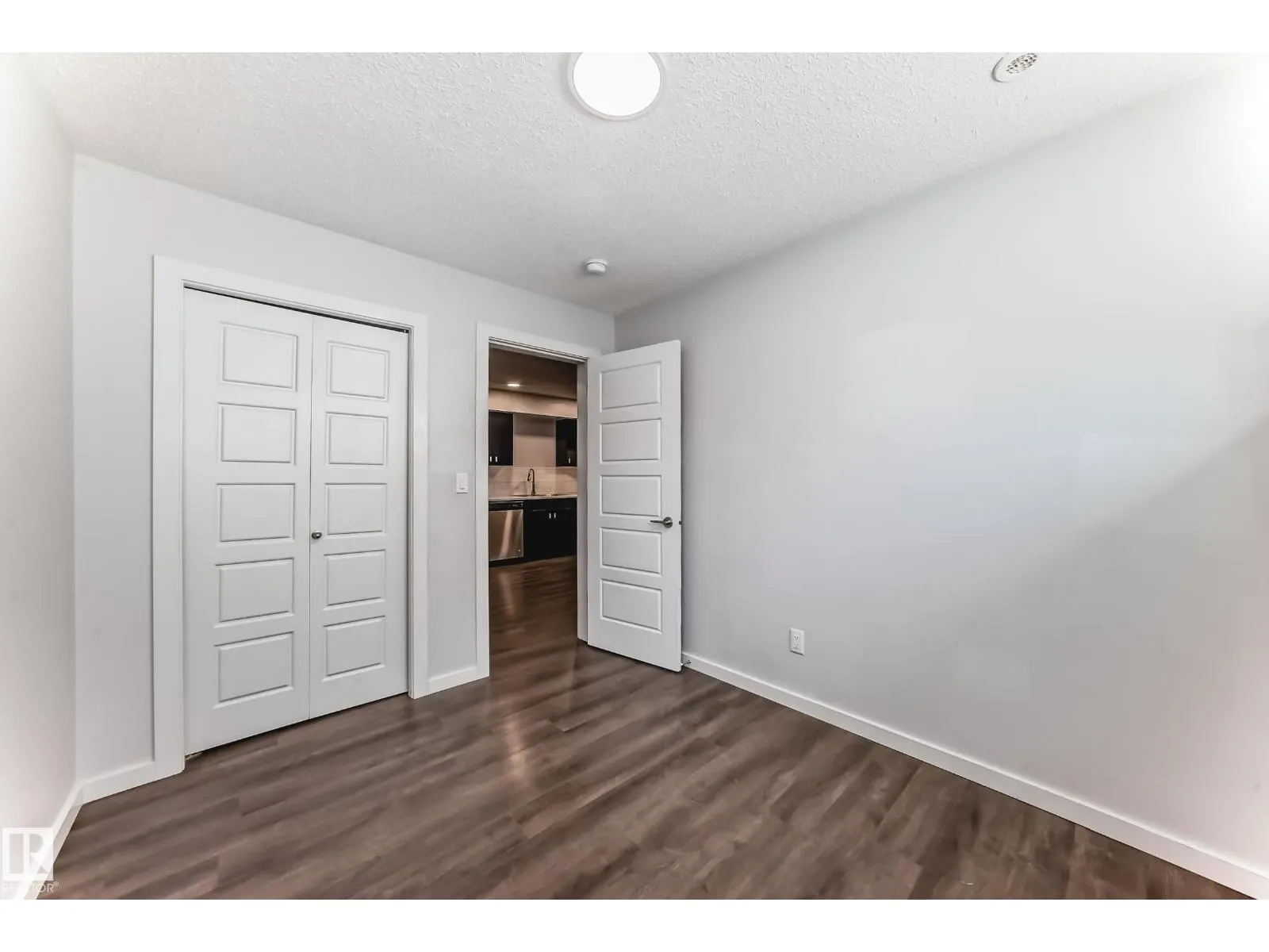 8723 221 ST NW