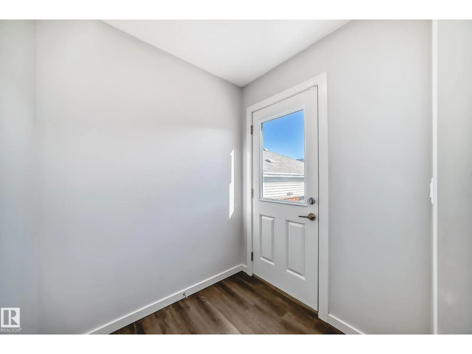 8723 221 ST NW