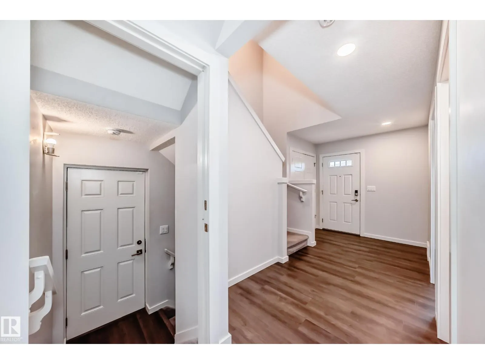 8723 221 ST NW