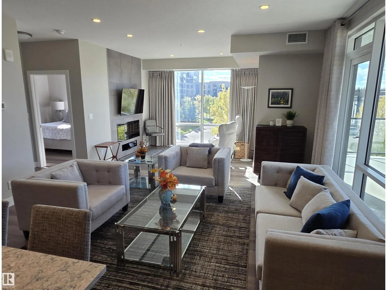 #542 200 Bellerose DR