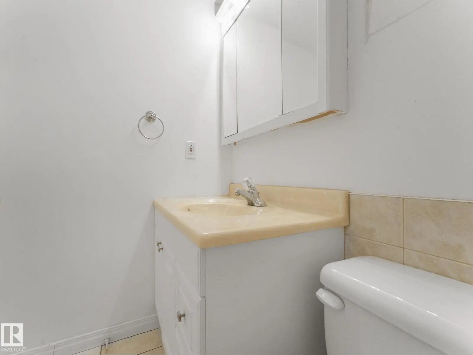 #107 10421 93 ST NW