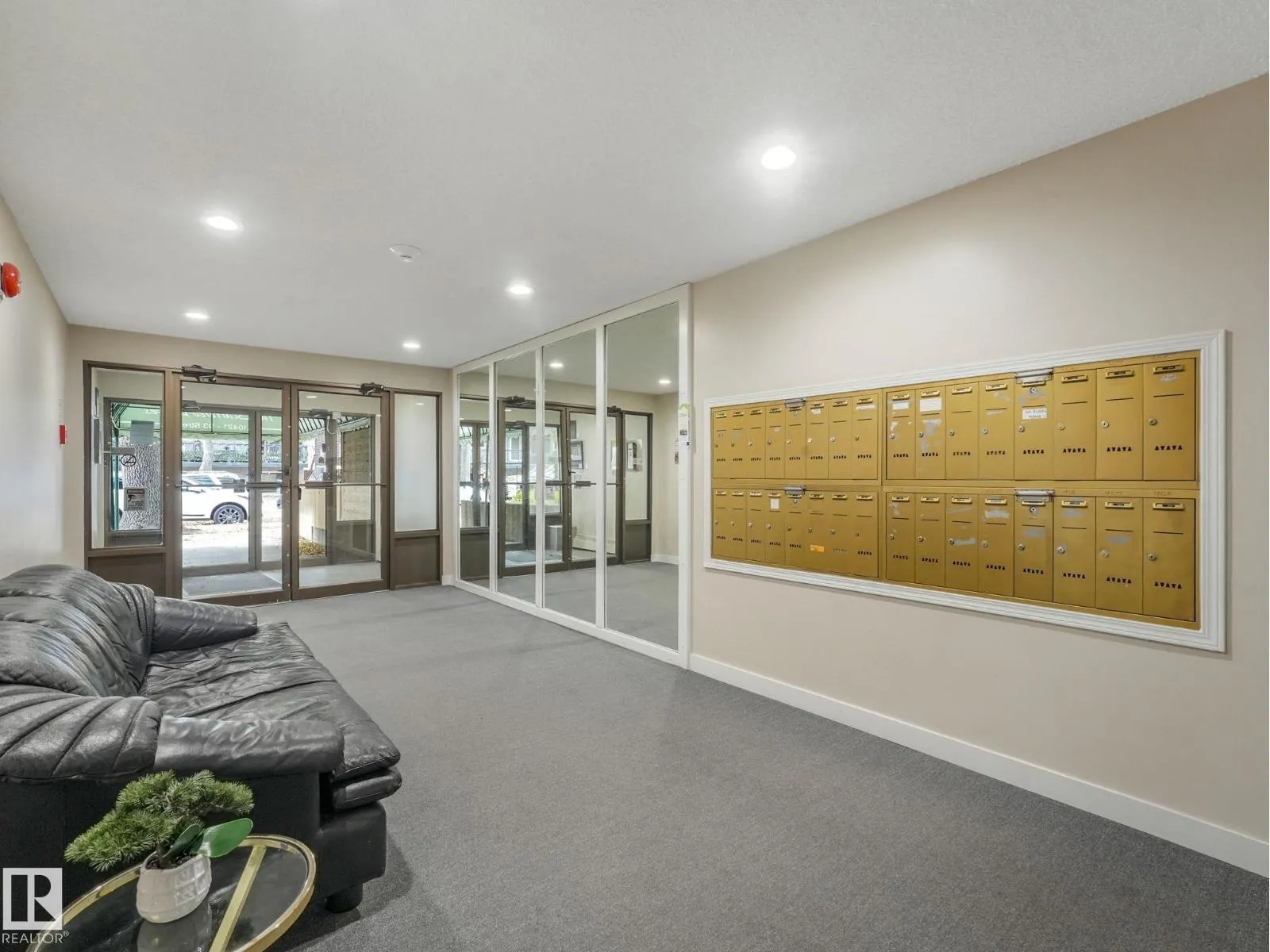 #107 10421 93 ST NW