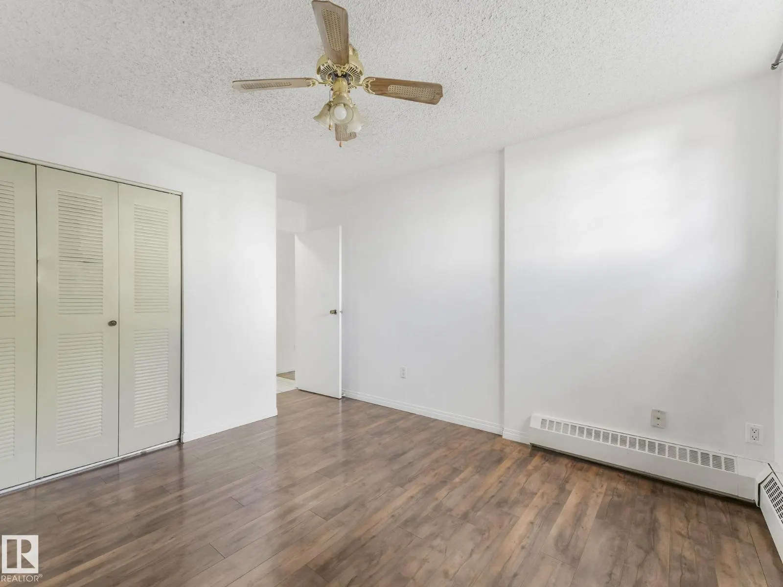 #107 10421 93 ST NW
