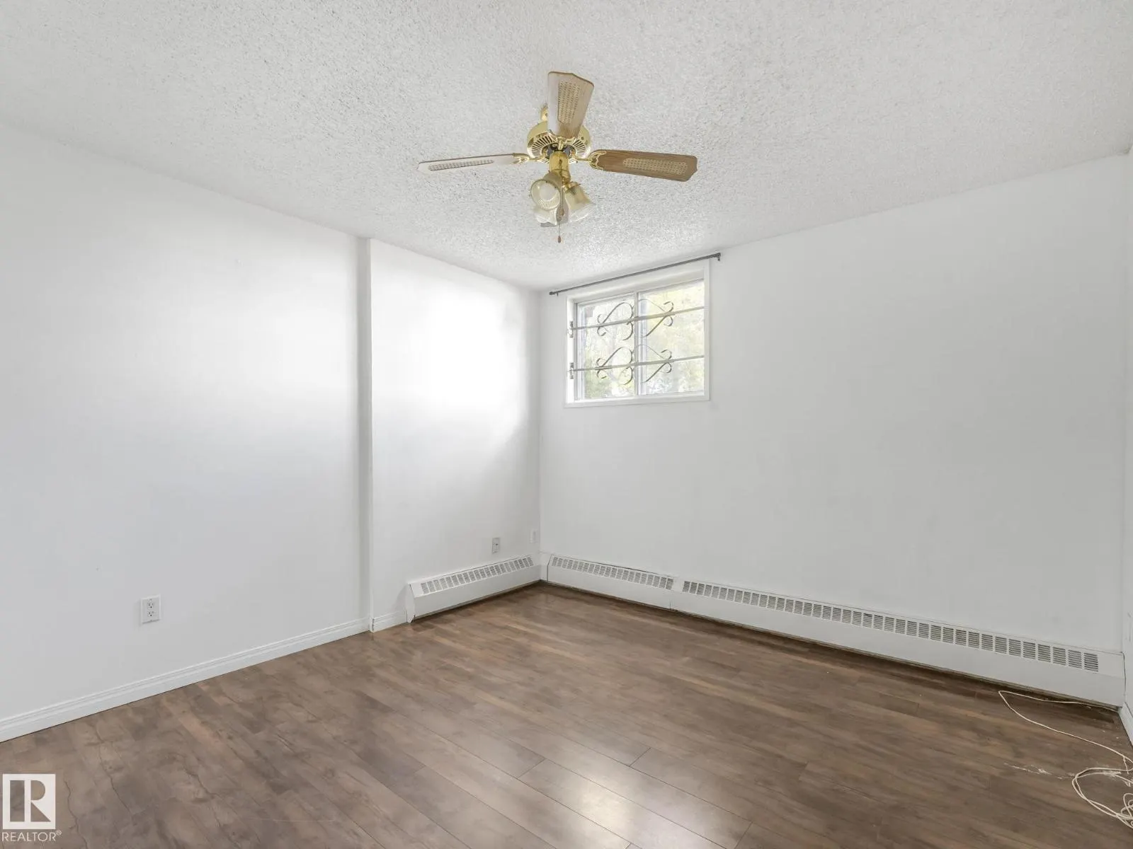 #107 10421 93 ST NW