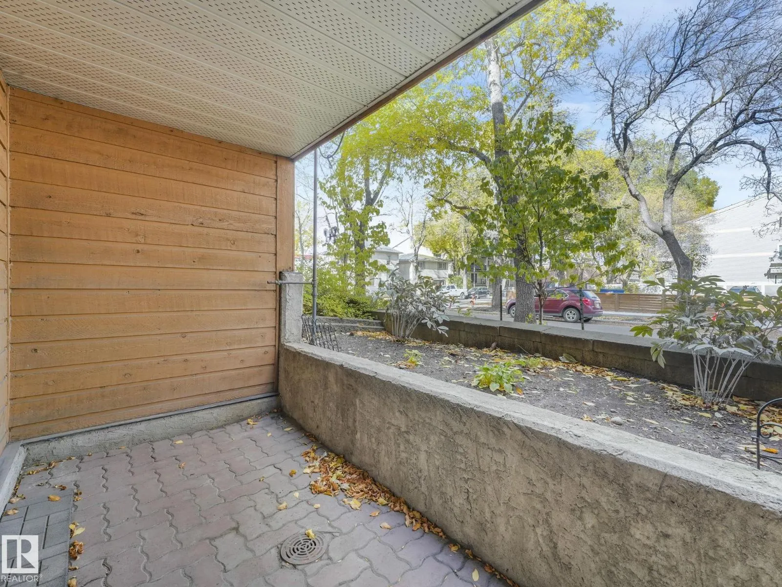 #107 10421 93 ST NW