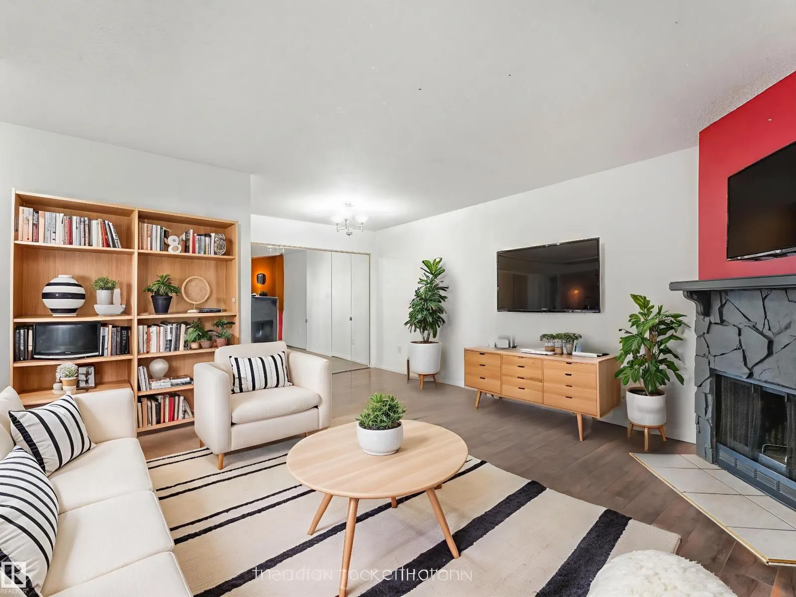 #107 10421 93 ST NW
