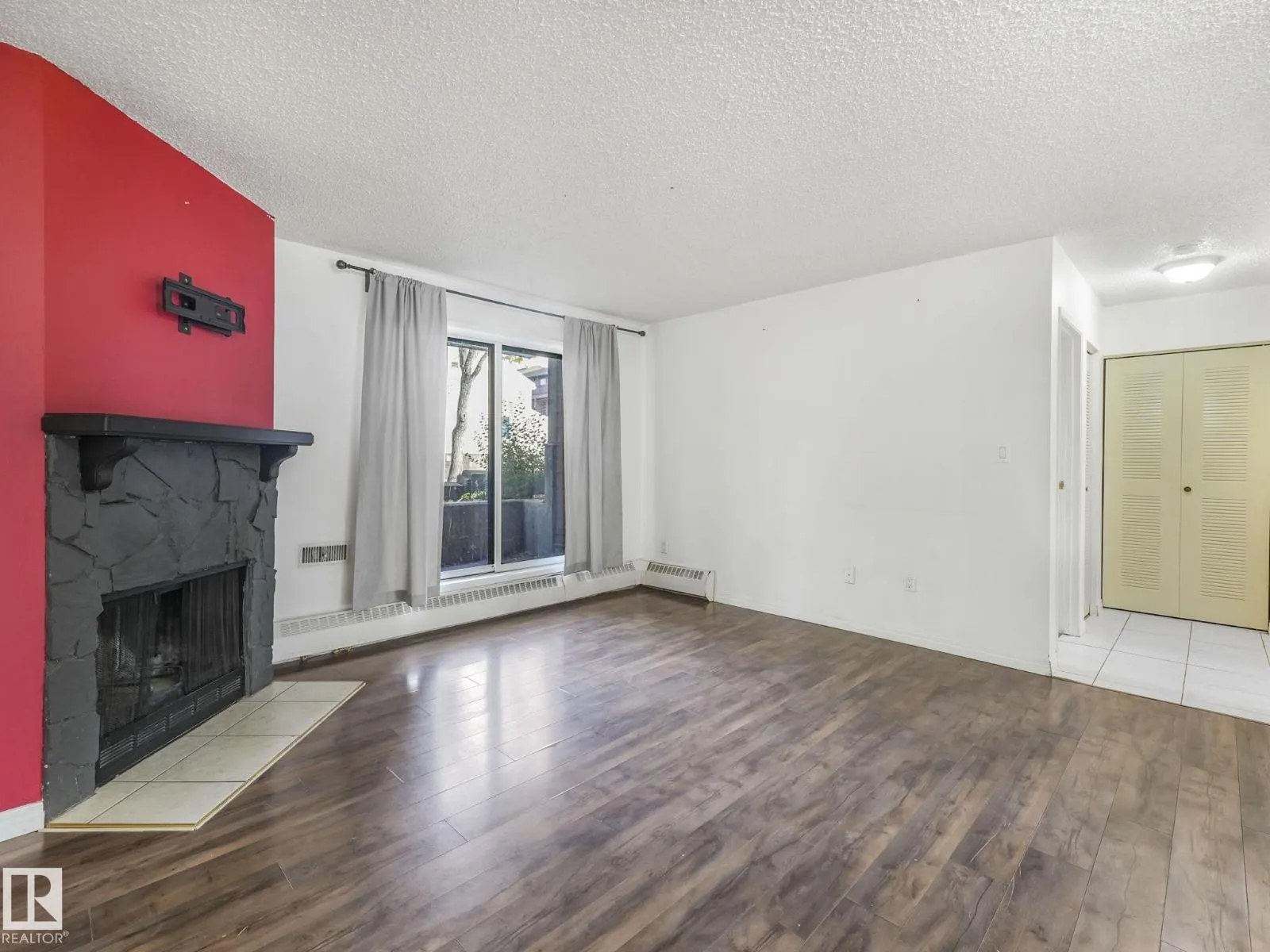 #107 10421 93 ST NW