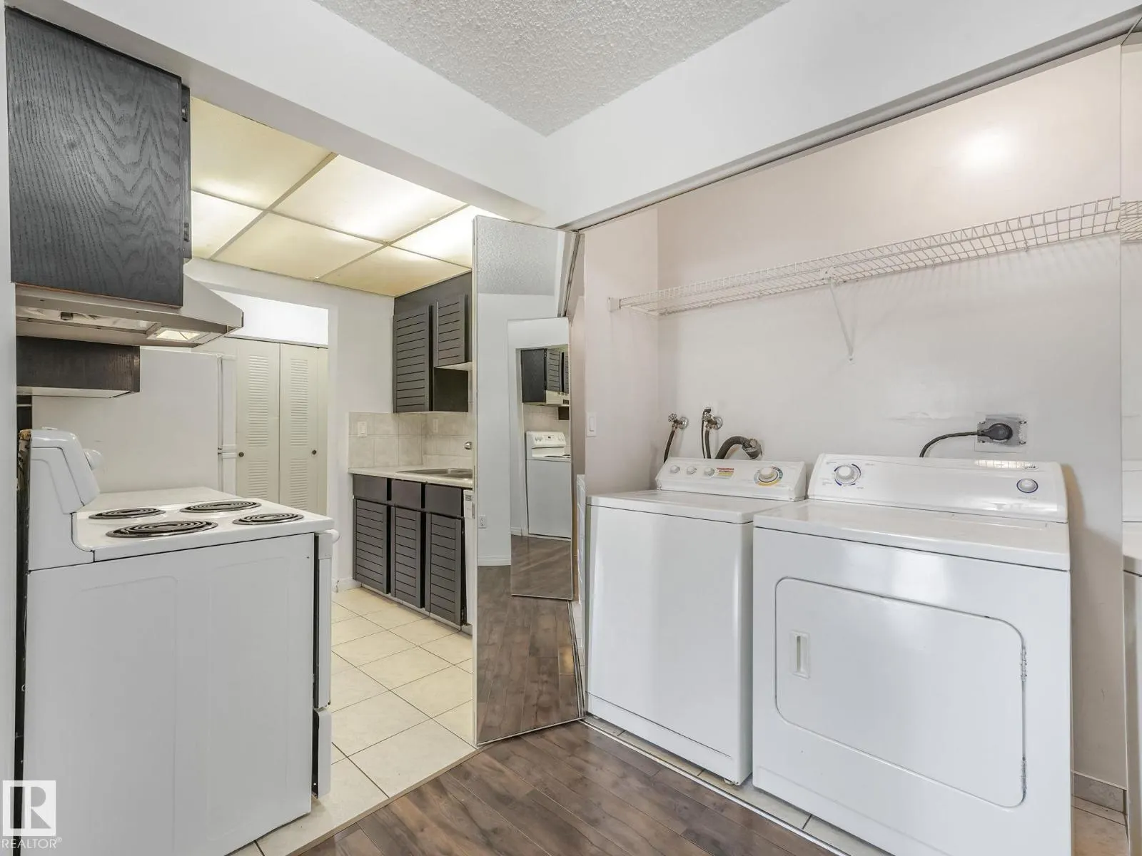 #107 10421 93 ST NW