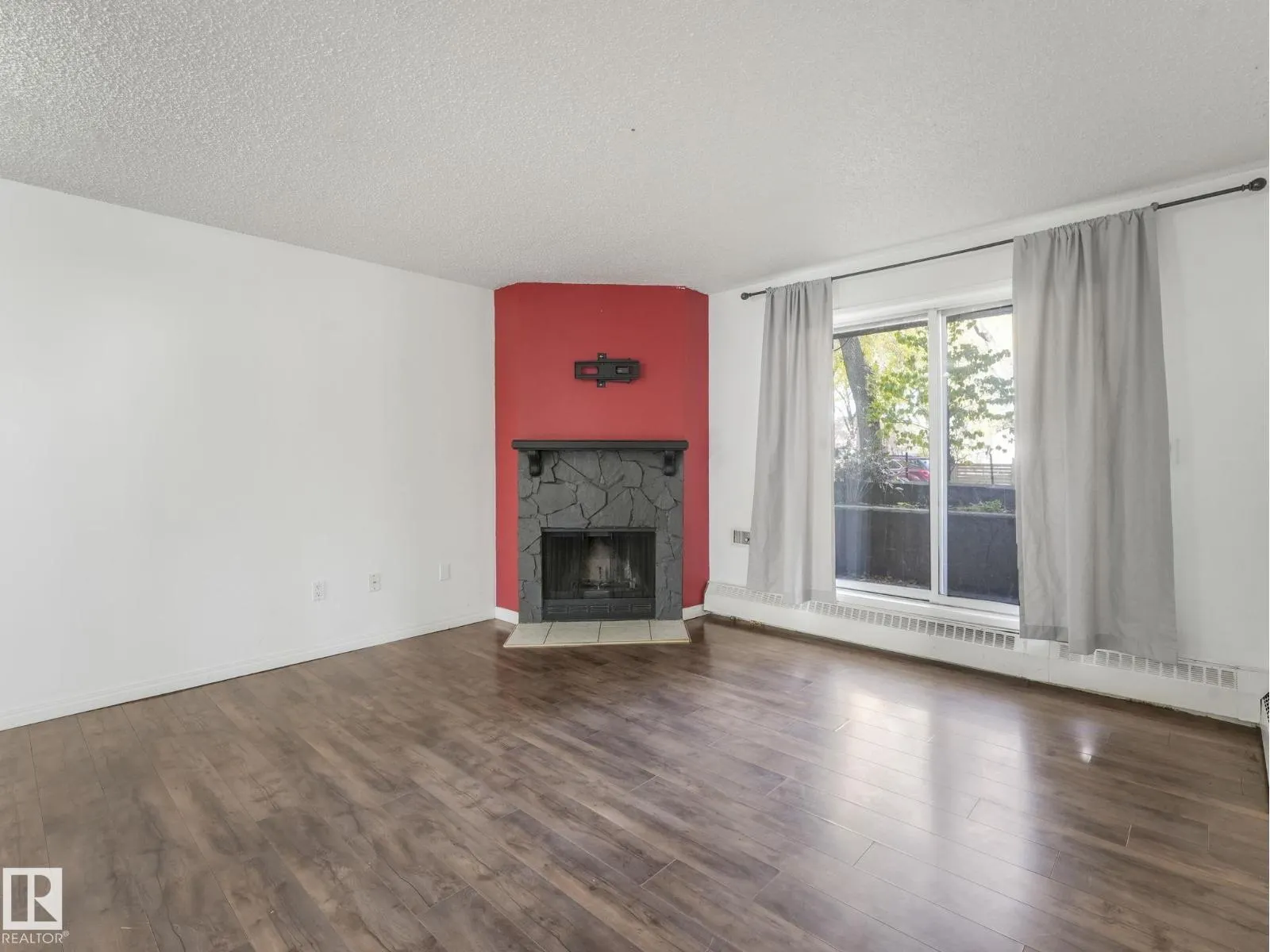 #107 10421 93 ST NW