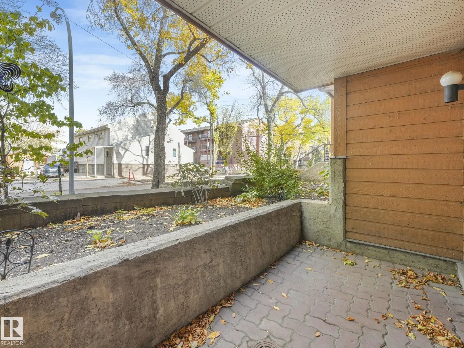 #107 10421 93 ST NW