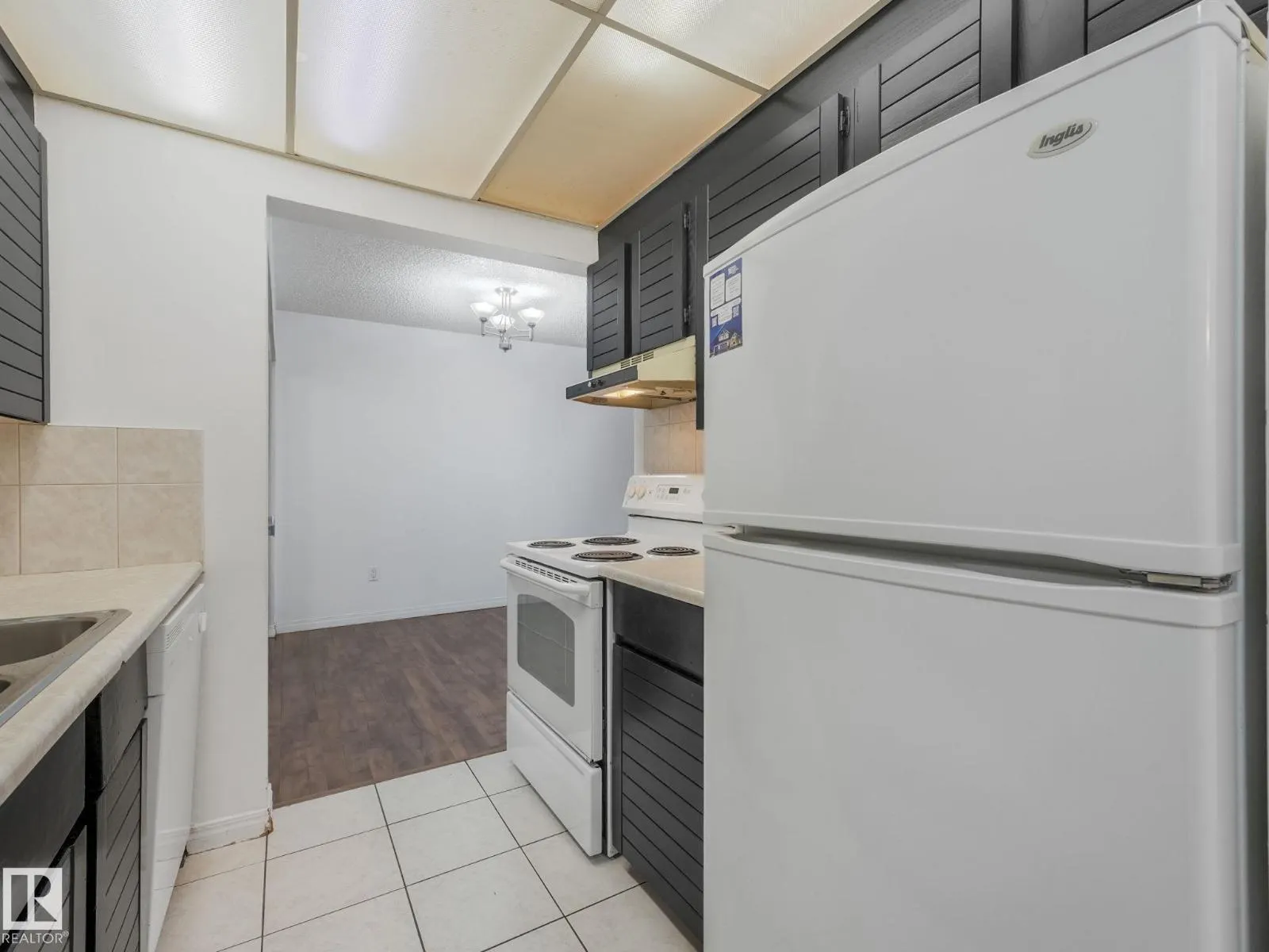 #107 10421 93 ST NW