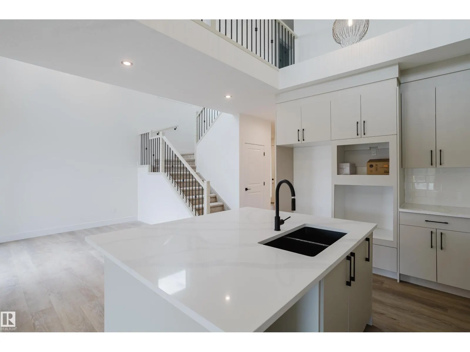 45 Renwyck PL