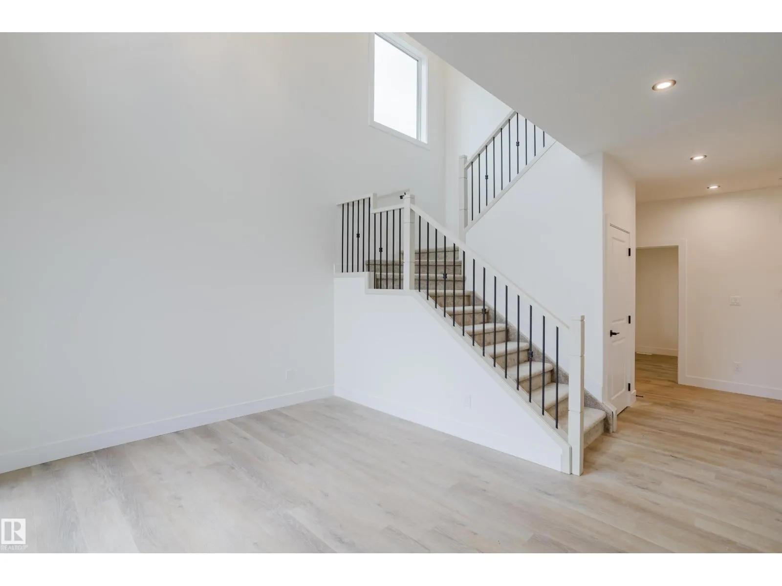 45 Renwyck PL
