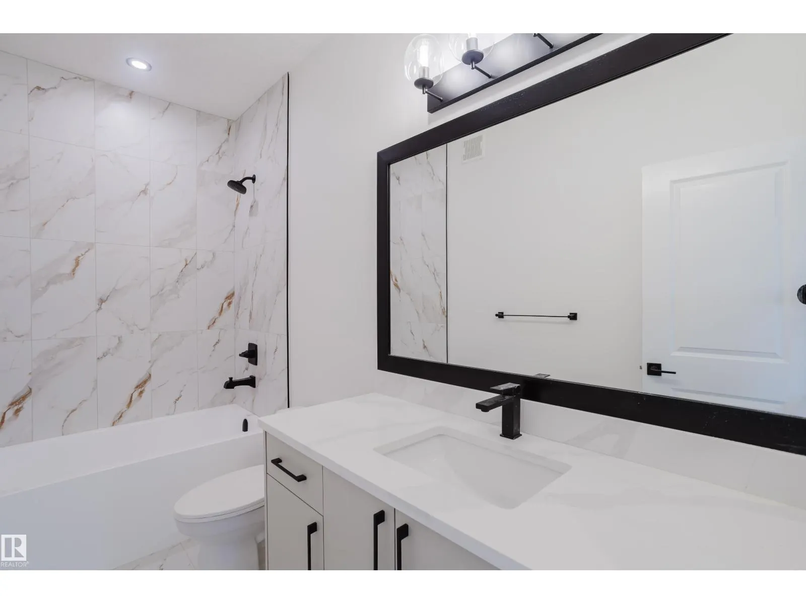 45 Renwyck PL