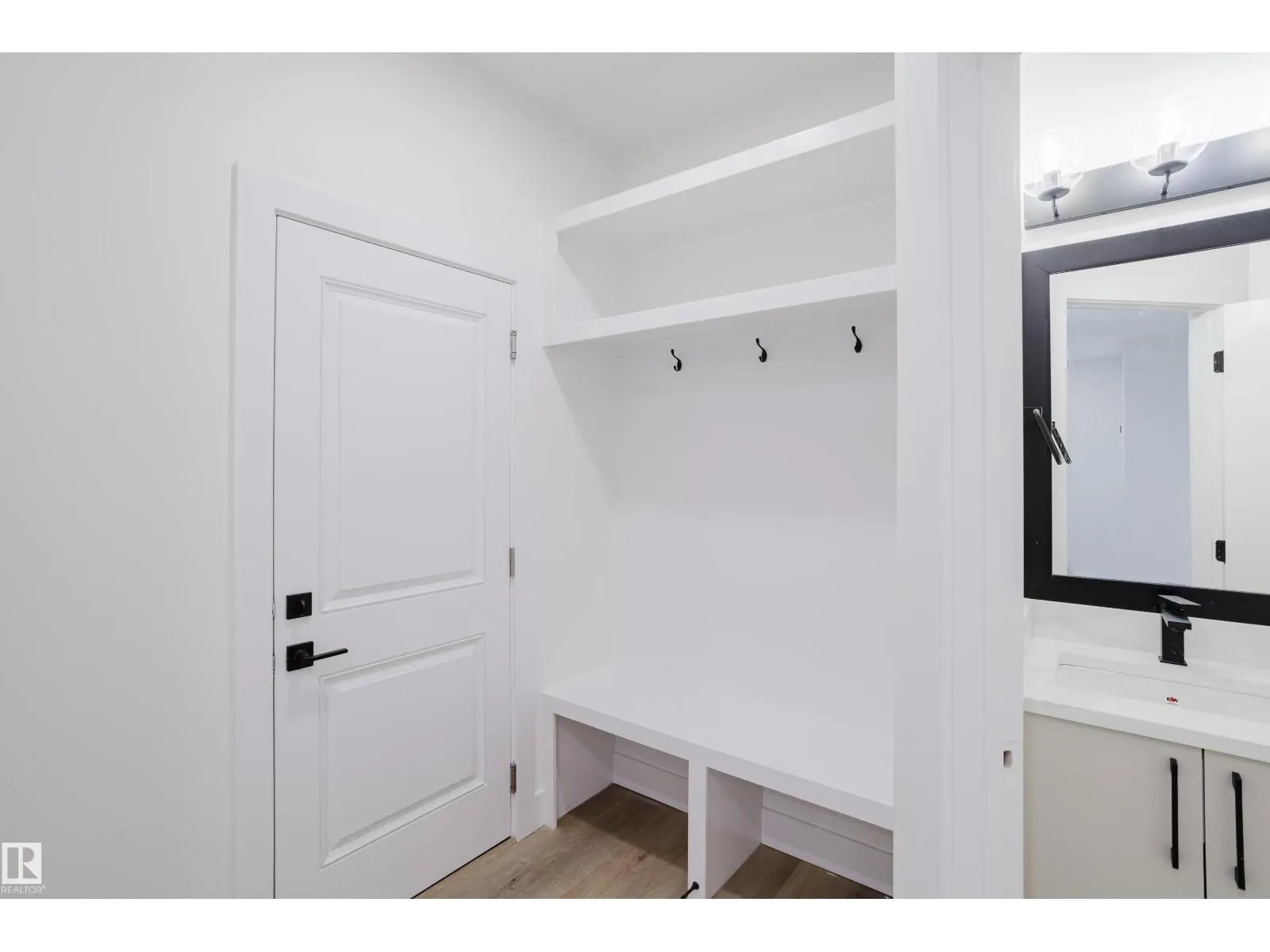45 Renwyck PL